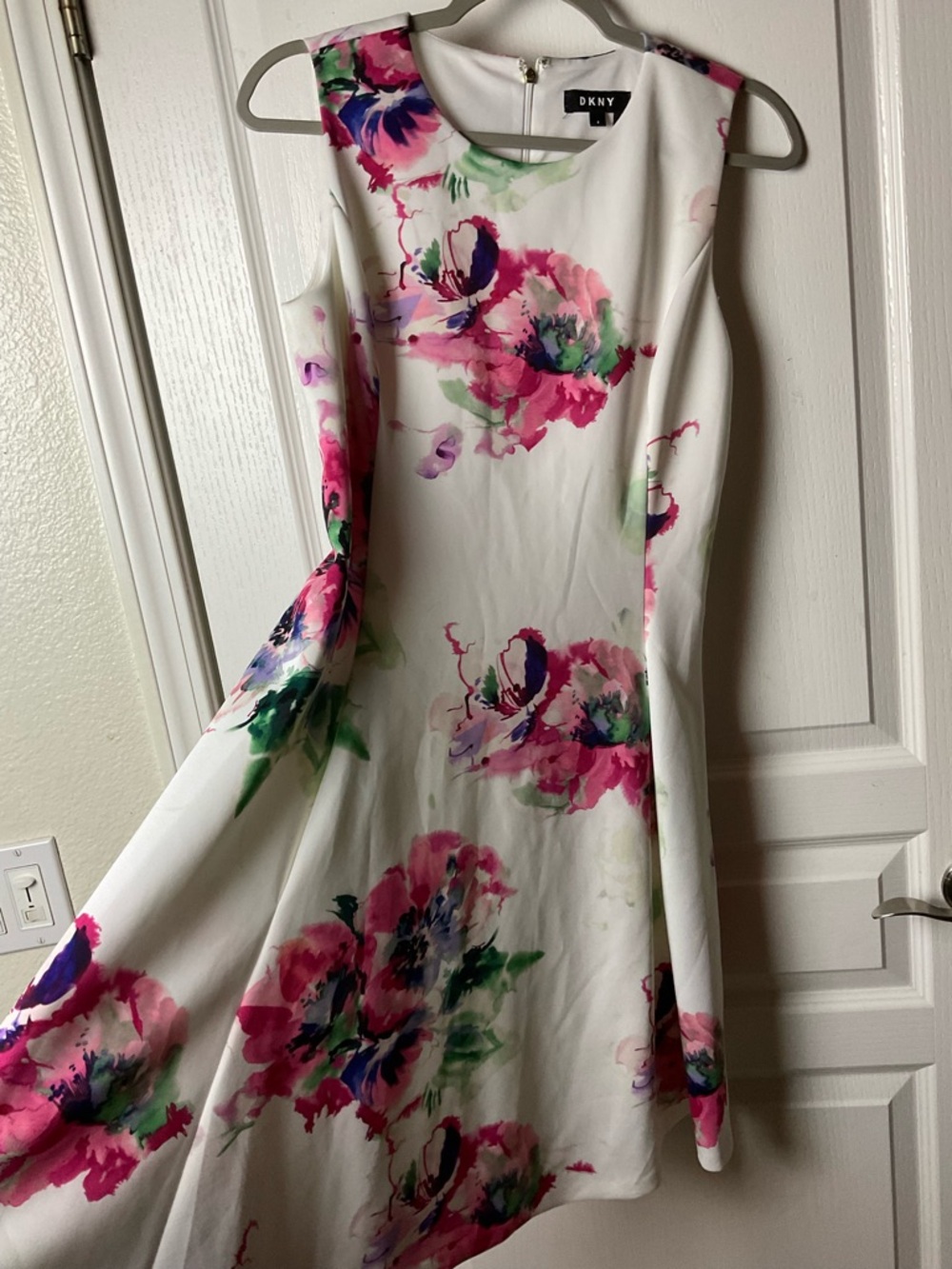 DKNY White Floral Sleeveless Fit & Flare Dress Size 6 - Picture 3 of 10